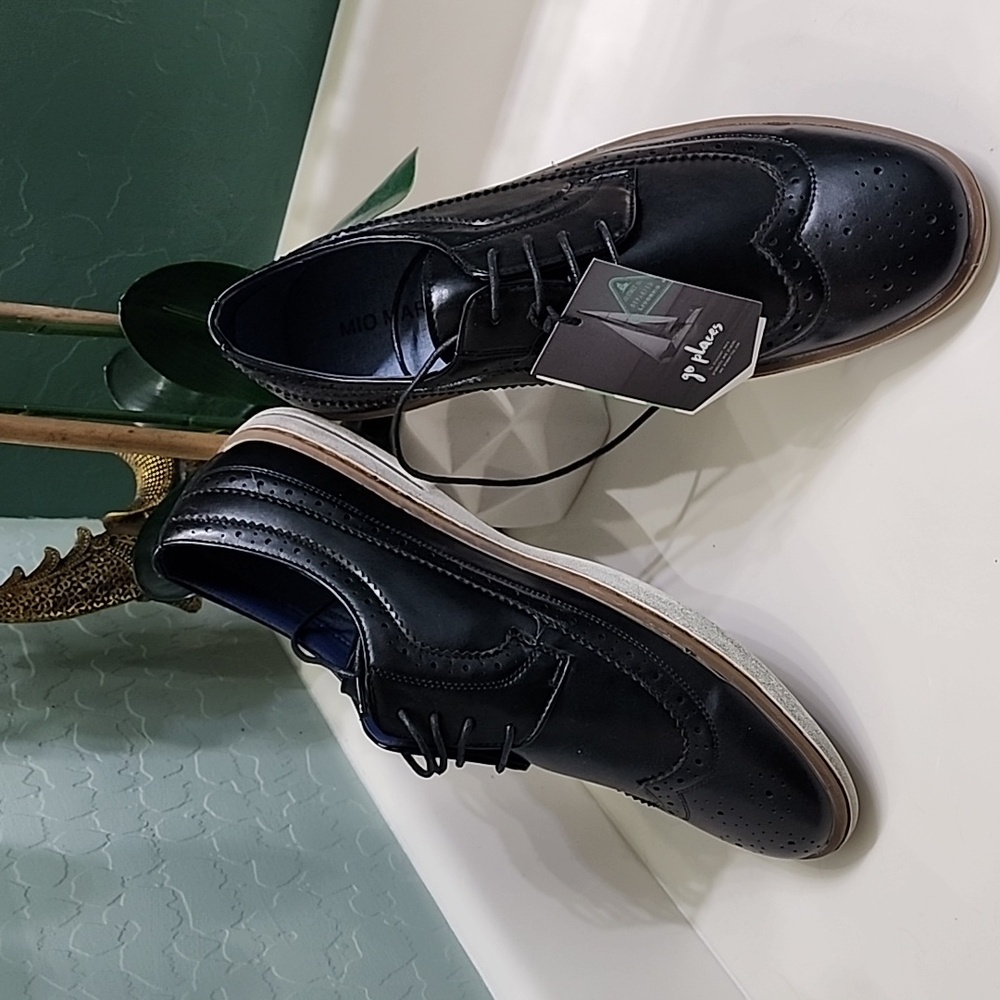 Brand New!! Mens round toe black dress shoes size 11